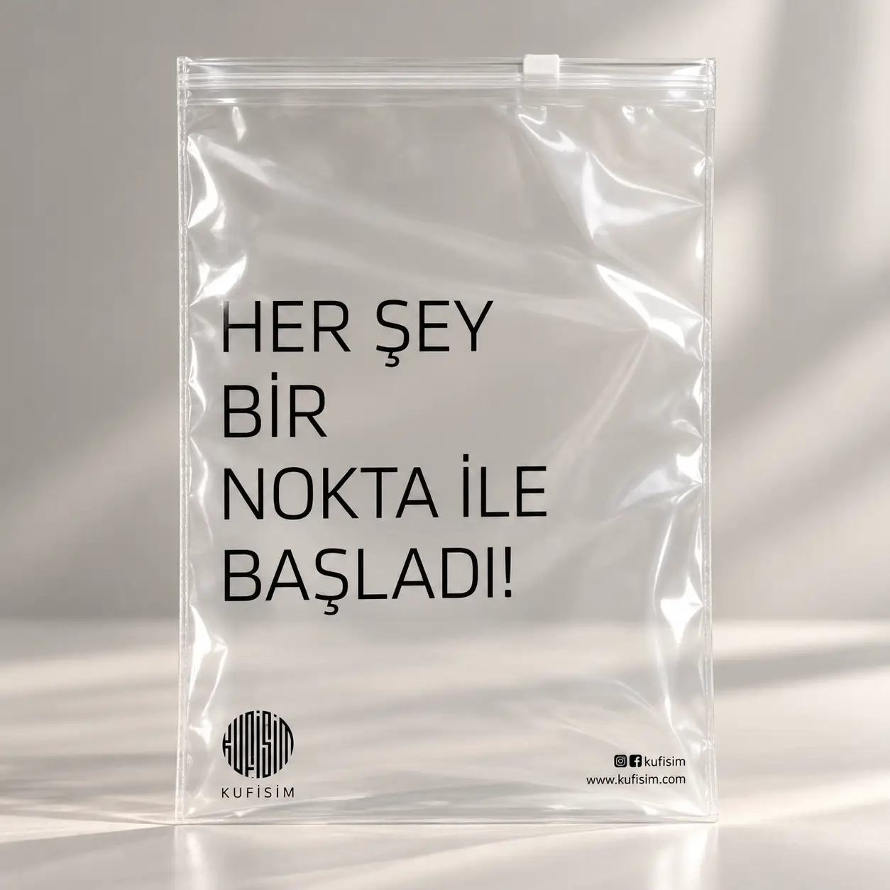 20*30 Şeffaf Zemin Siyah Renk Baskılı fermuarlı Poşet